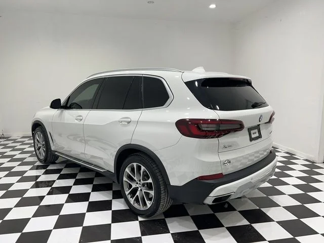 Certified Used 2021 White BMW xDrive40i image 3