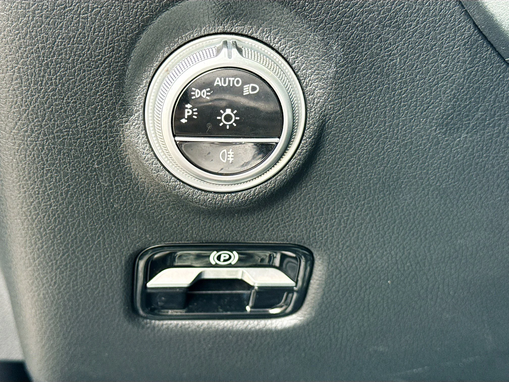 Used 2022 Obsidian Black Metallic Mercedes-Benz C 300 image 36