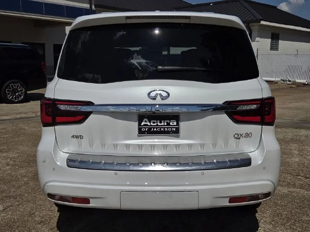 Used 2021 Moonstone White INFINITI Sensory image 6