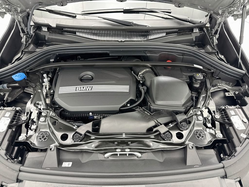New 2027 Space Silver Metallic BMW xDrive28i image 28