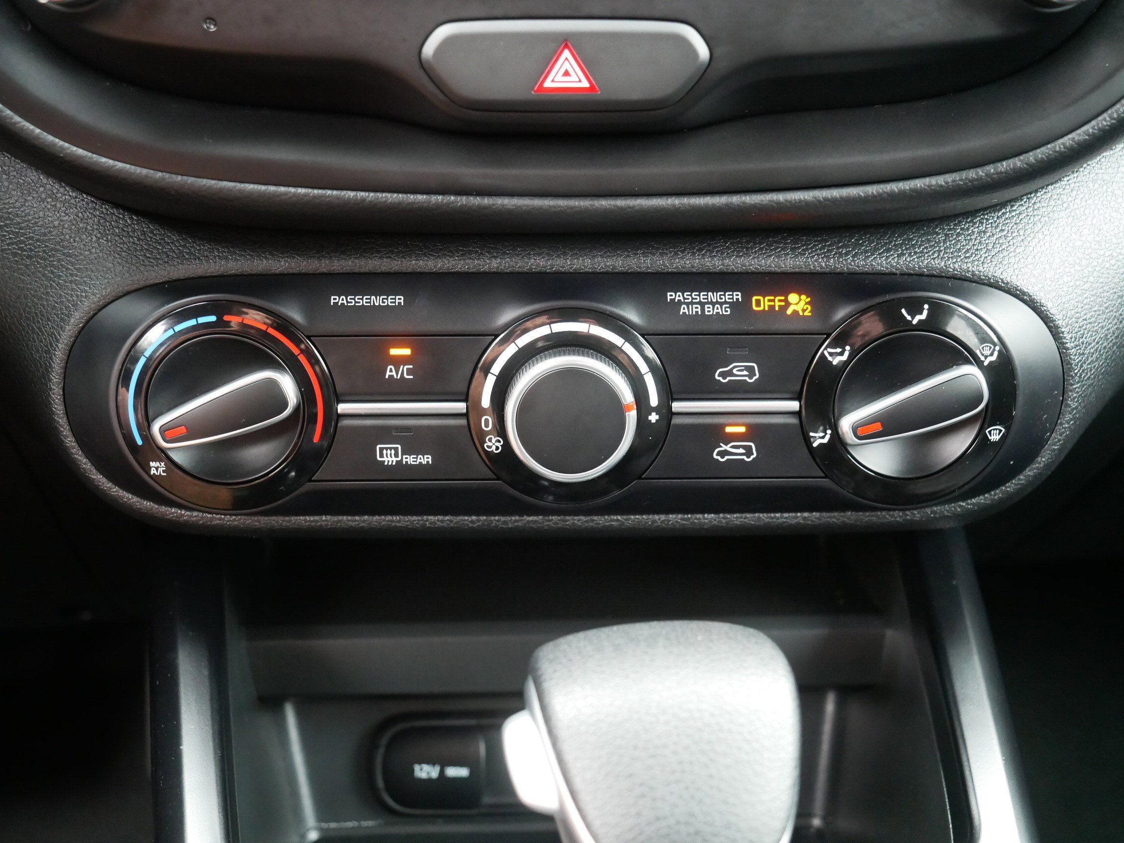 Used 2025  Kia LX image 23