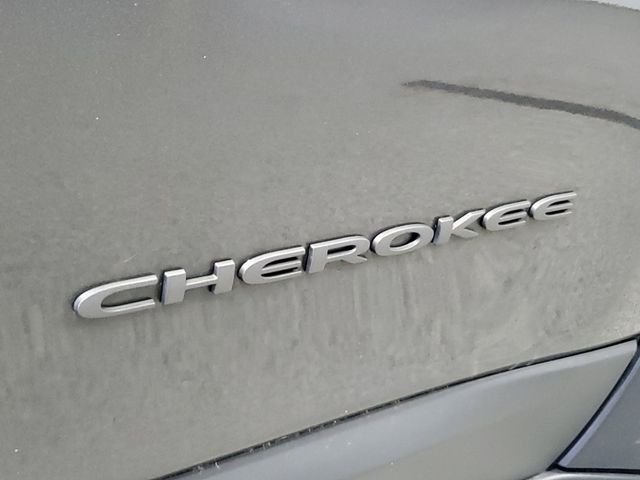 Used 2017 Gray Jeep Trailhawk image 6