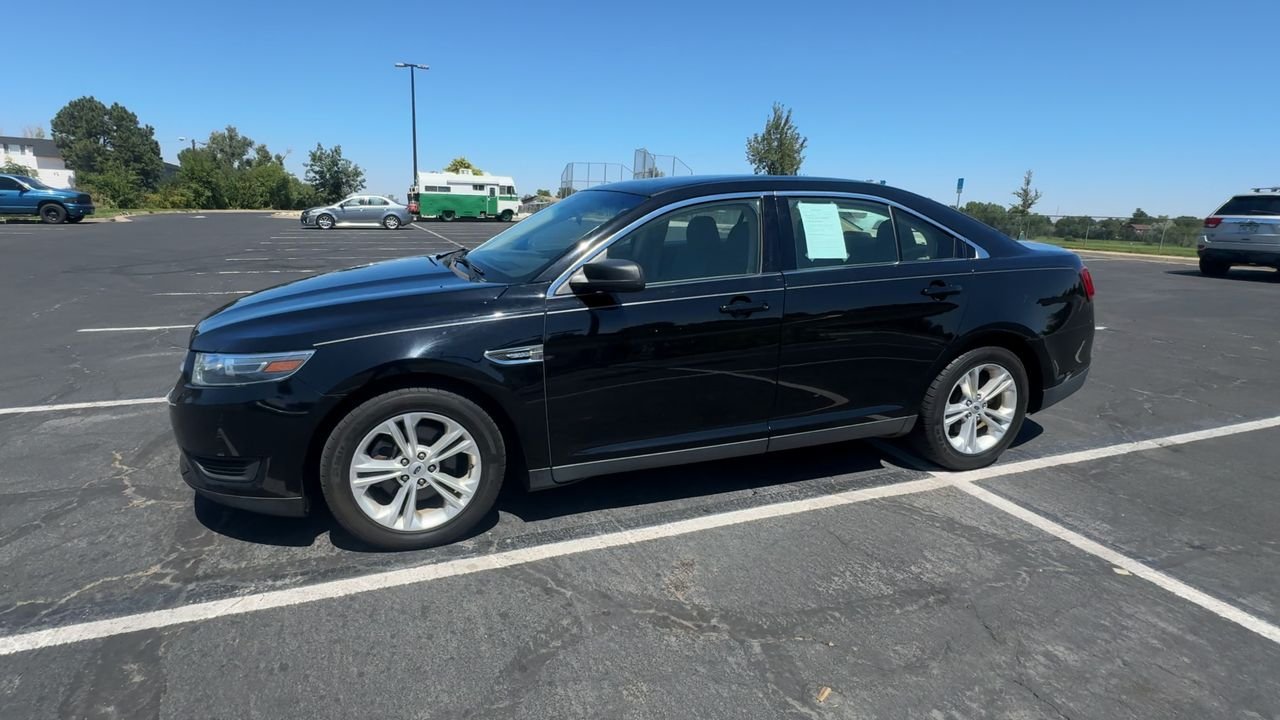 2017 Ford Taurus SE photo 3