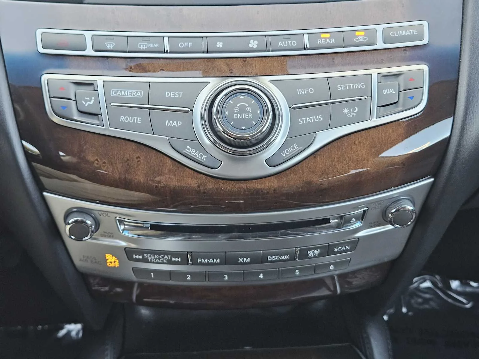 Used 2014 Moonlight White INFINITI  image 13