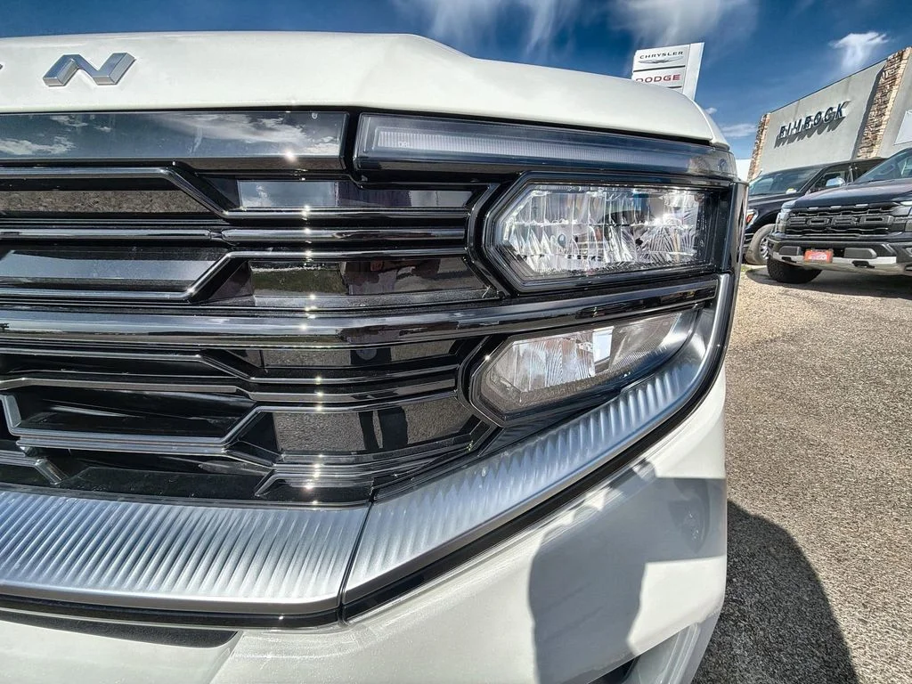 New 2026 Star White Metallic Tri-Coat Ford MAX Platinum® image 17