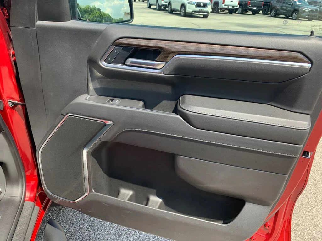 Used 2025 Red Chevrolet RST image 19