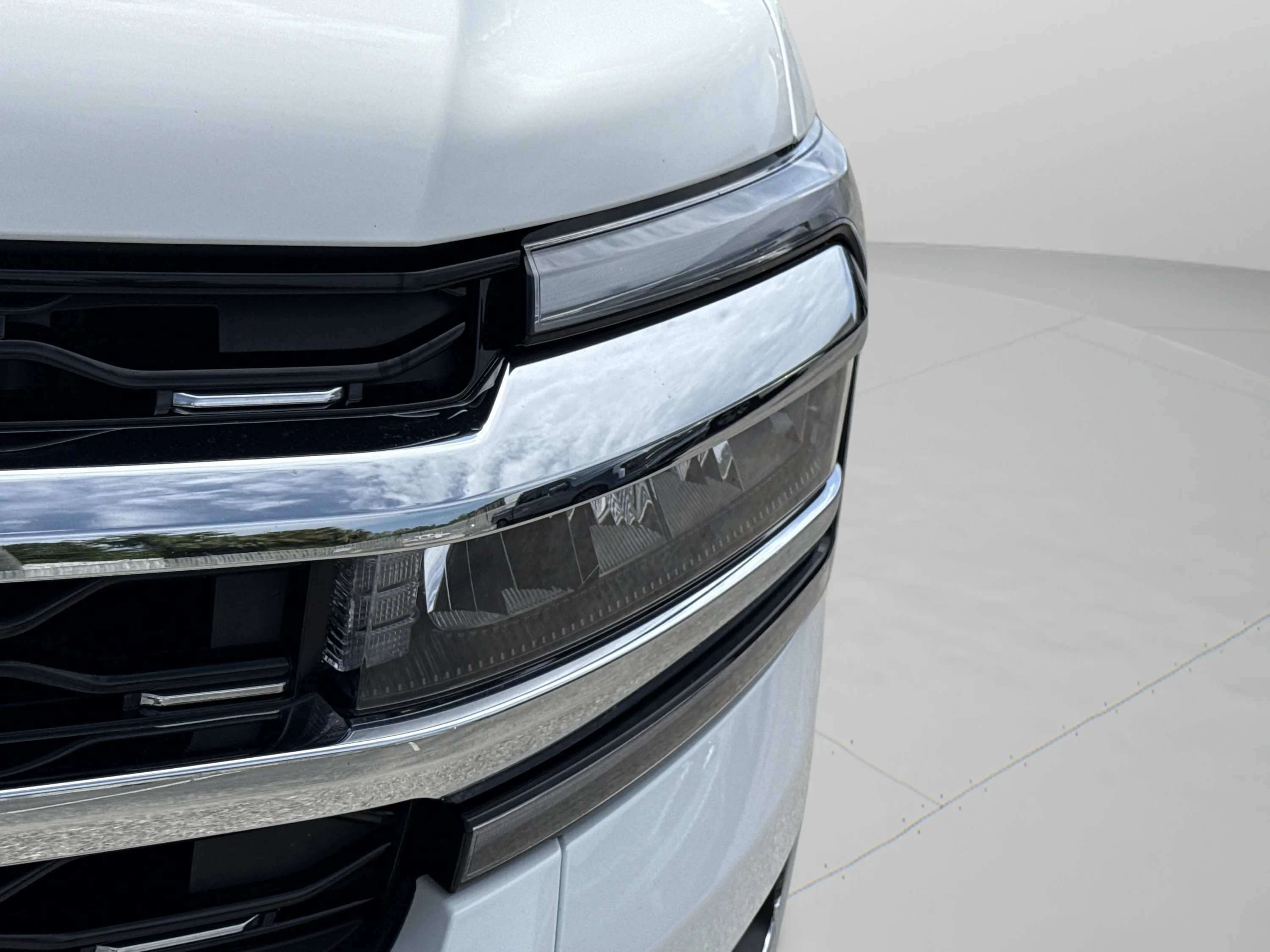 Used 2024 Star White Metallic Tri-Coat Ford Limited image 52