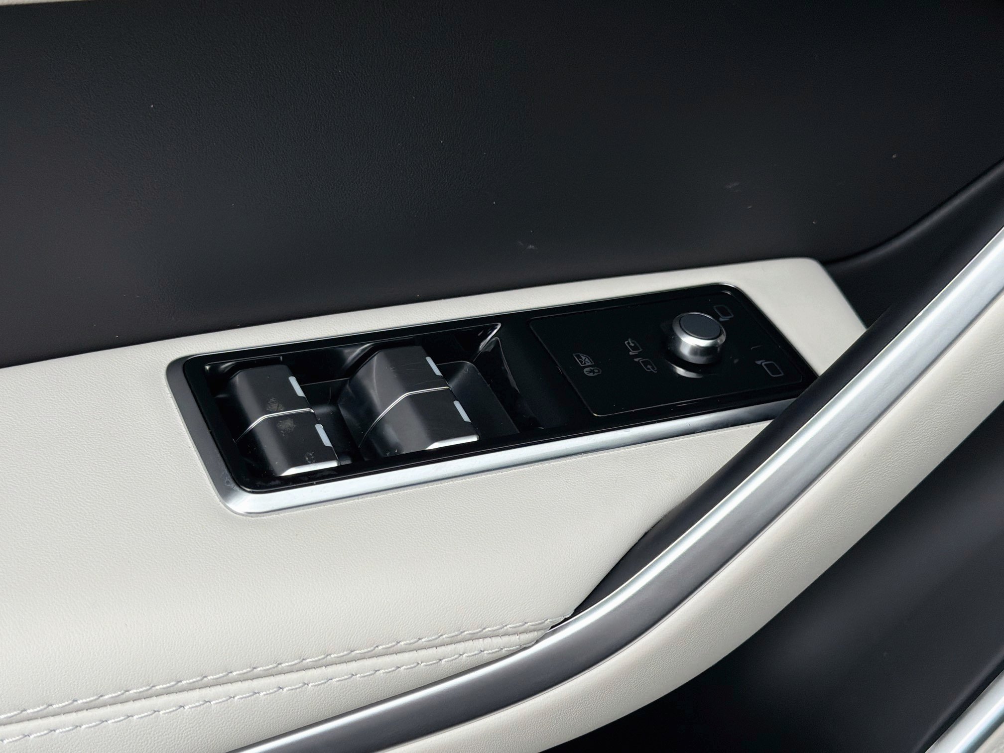2026 Jaguar F-Pace R-Dynamic S - Photo 23