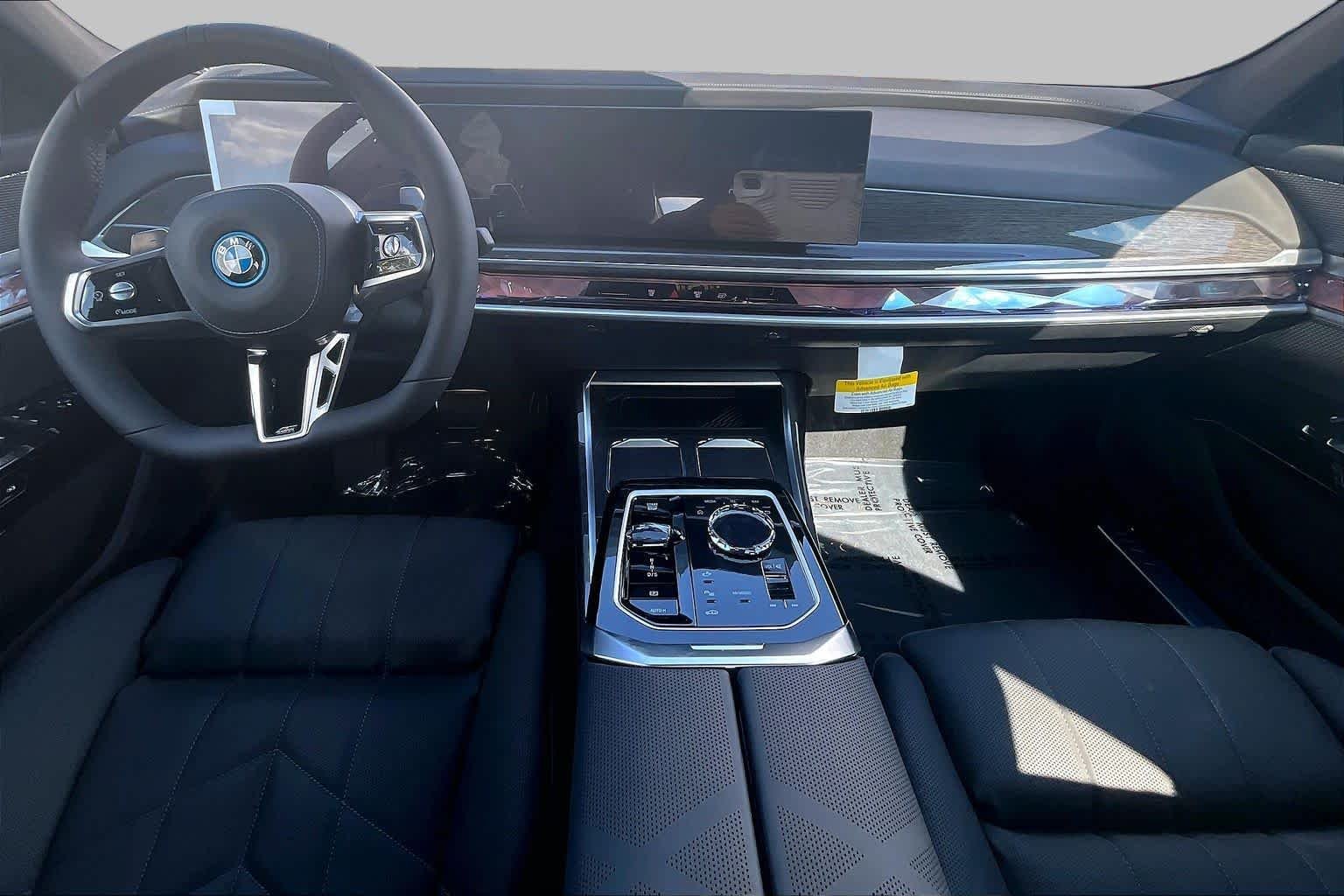 New 2026 Mineral White Metallic BMW 750e xDrive image 5
