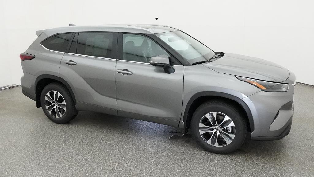 New 2026 Heavy Metal Toyota XLE image 18