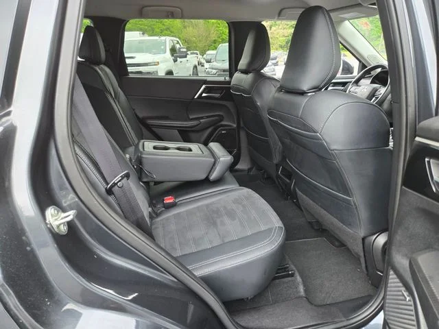 Used 2025 Gray Mitsubishi SE image 19