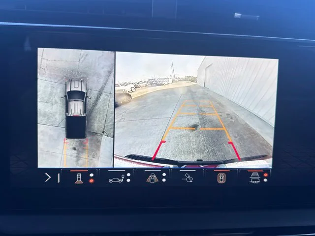 Used 2025 White GMC AT4X image 34