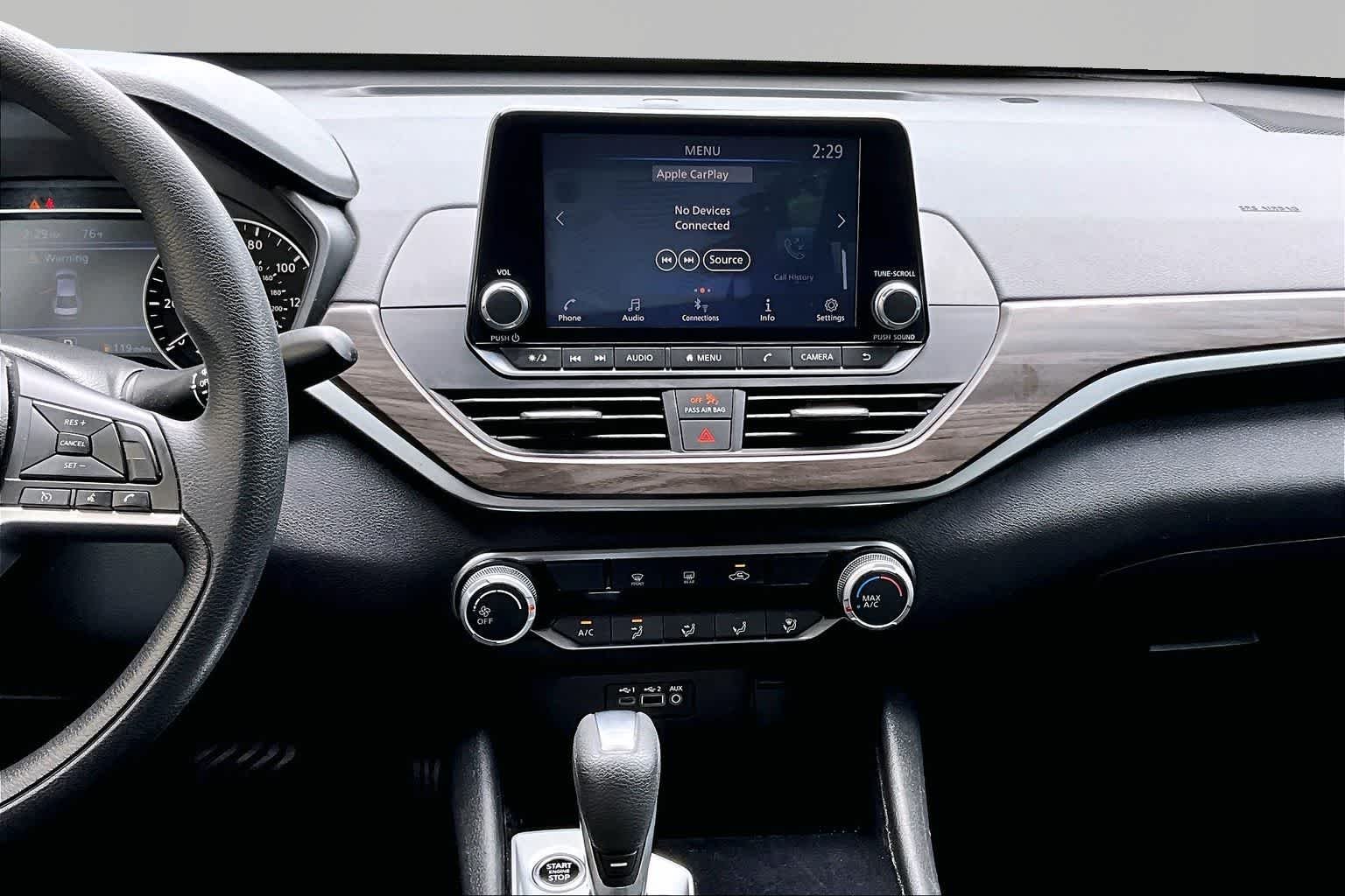 Used 2024 Super Black Nissan 2.5 SV image 7