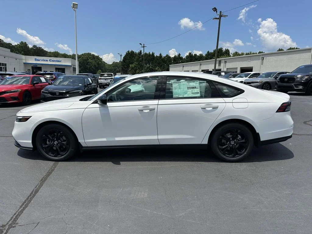 2025 Honda Accord SE - Photo 23