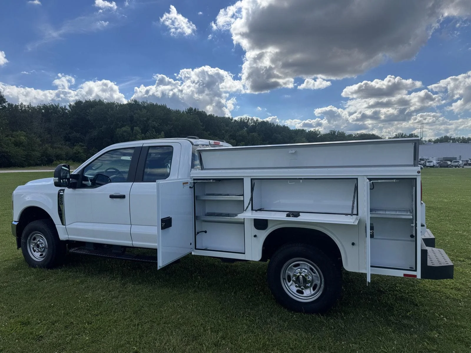 New 2026 Oxford White Ford XL image 7