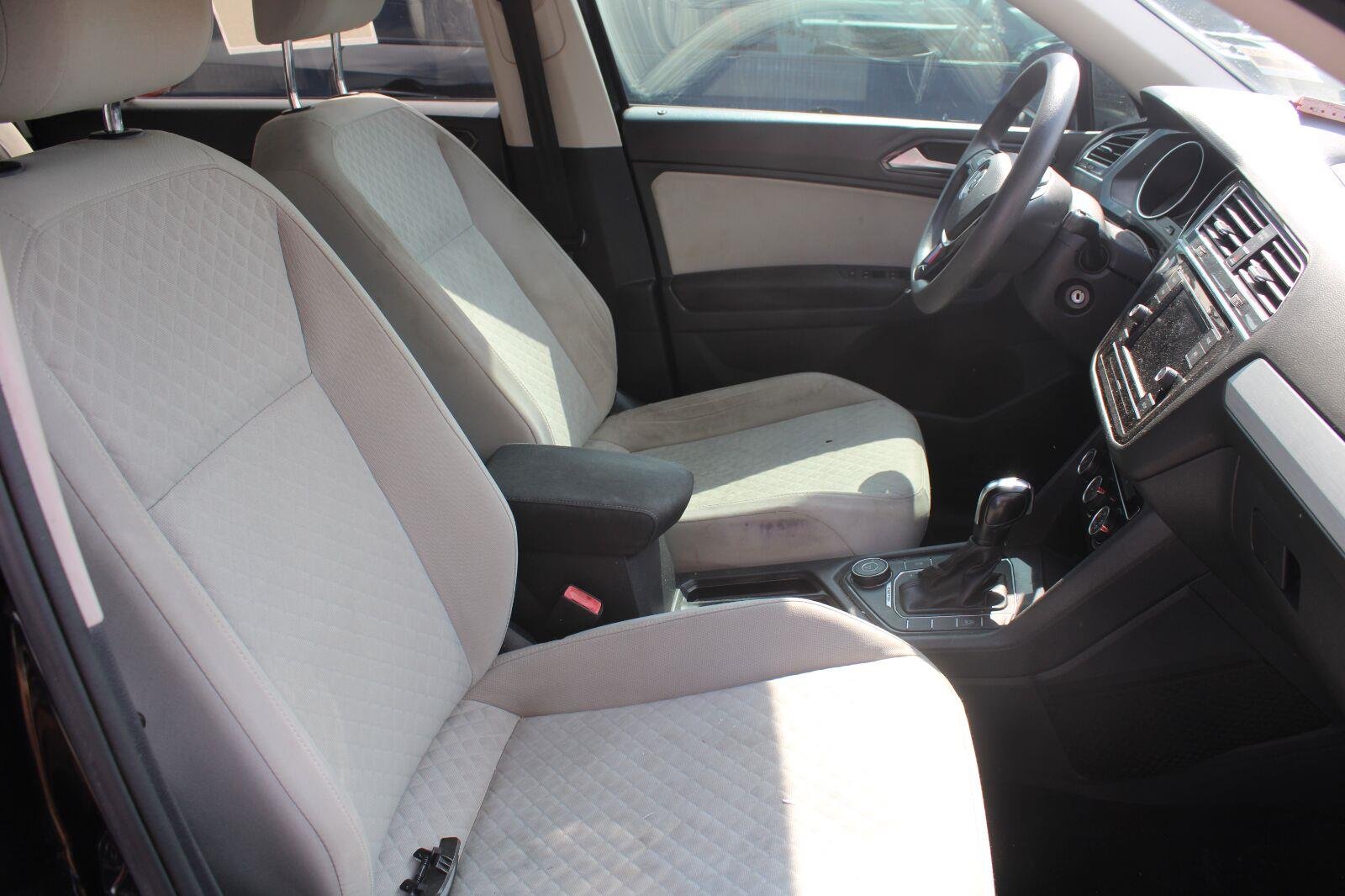 Used 2018 Deep Black Pearl Metallic Volkswagen S image 4