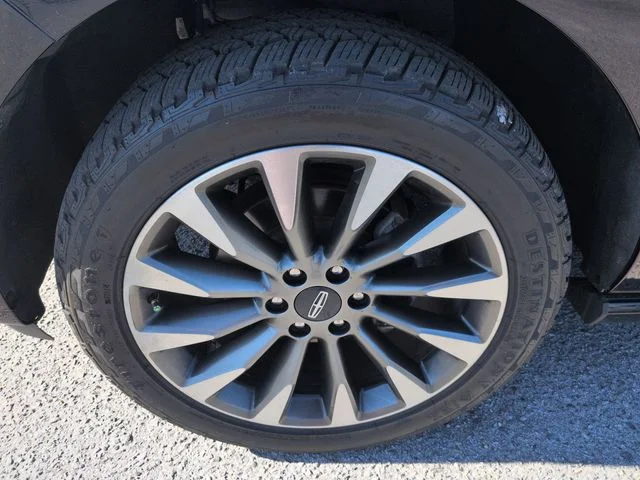 Used 2021 Black Lincoln Reserve image 10