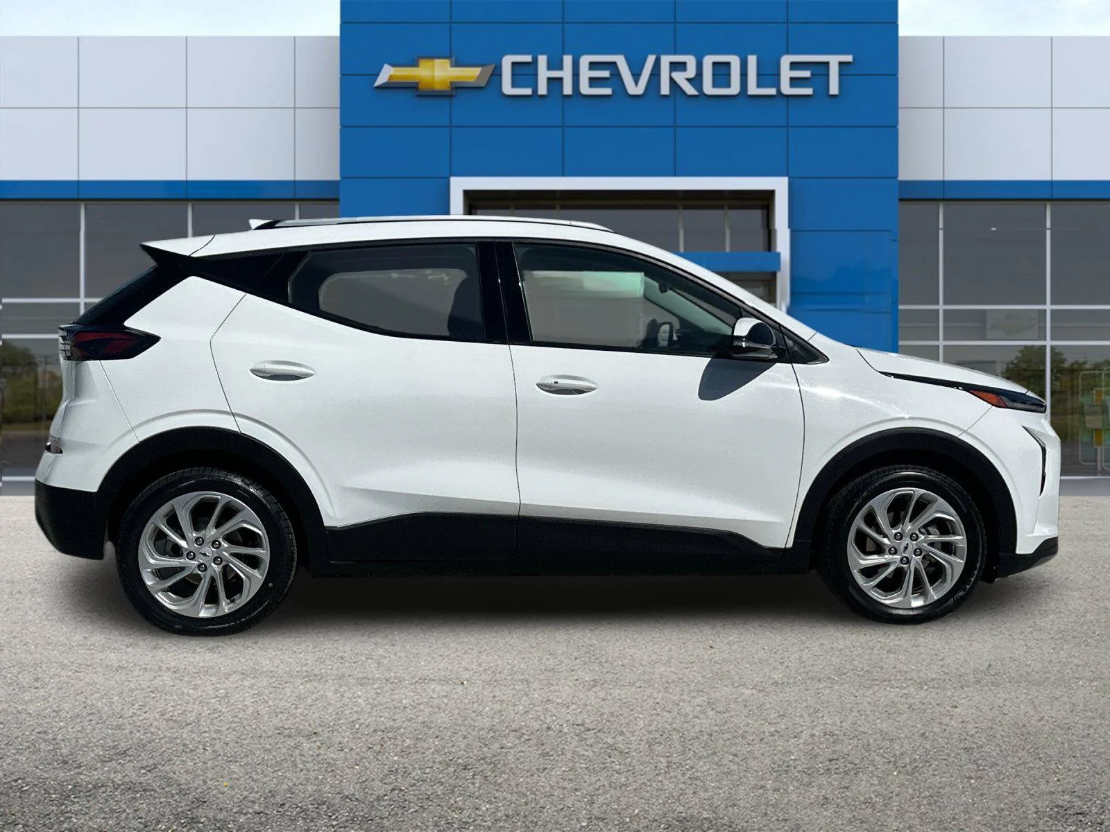Used 2023 SUMMIT WHITE Chevrolet LT image 3