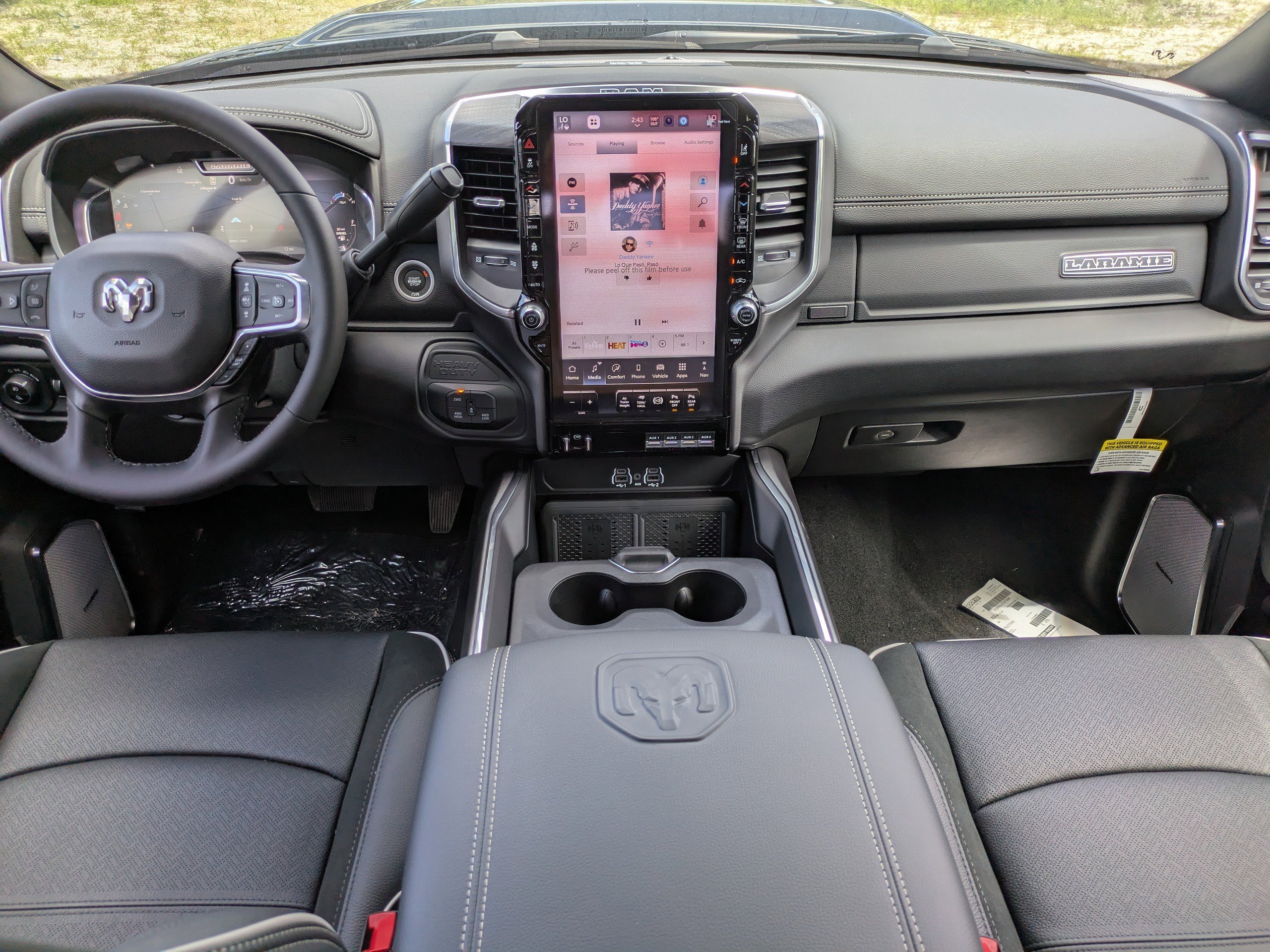 New 2026 Diamond Black Crystal Pearl-Coat Exterior Paint RAM Laramie image 12