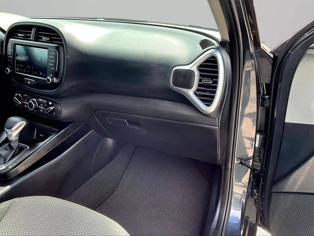 2025 Kia Soul LX - Photo 18
