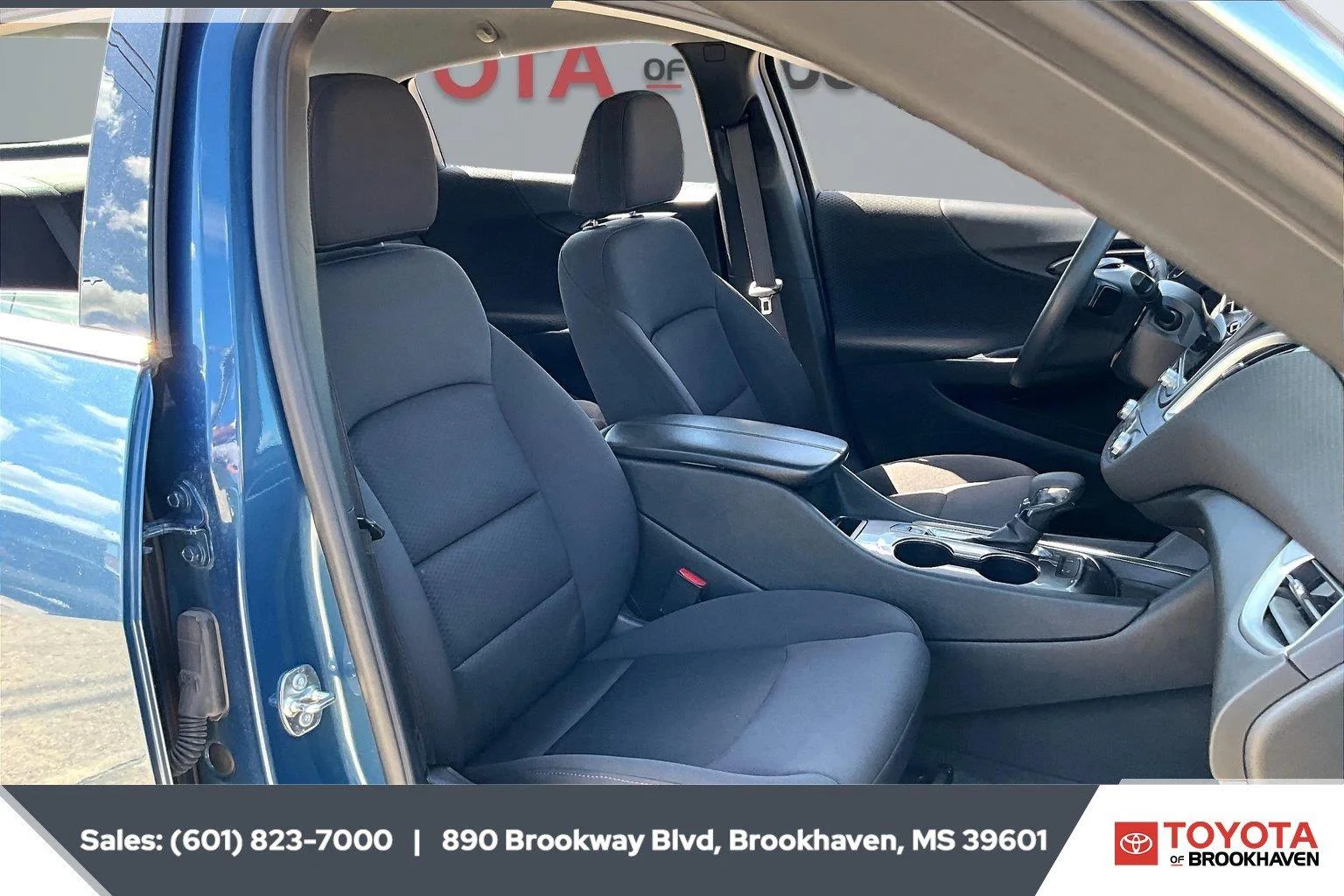 Used 2024 Lakeshore Blue Metallic Chevrolet LT image 6