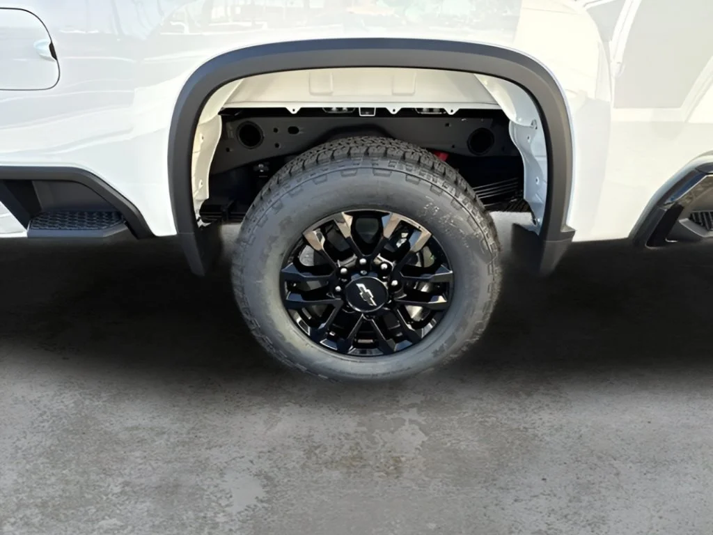 New 2026 Summit White Chevrolet Custom image 33