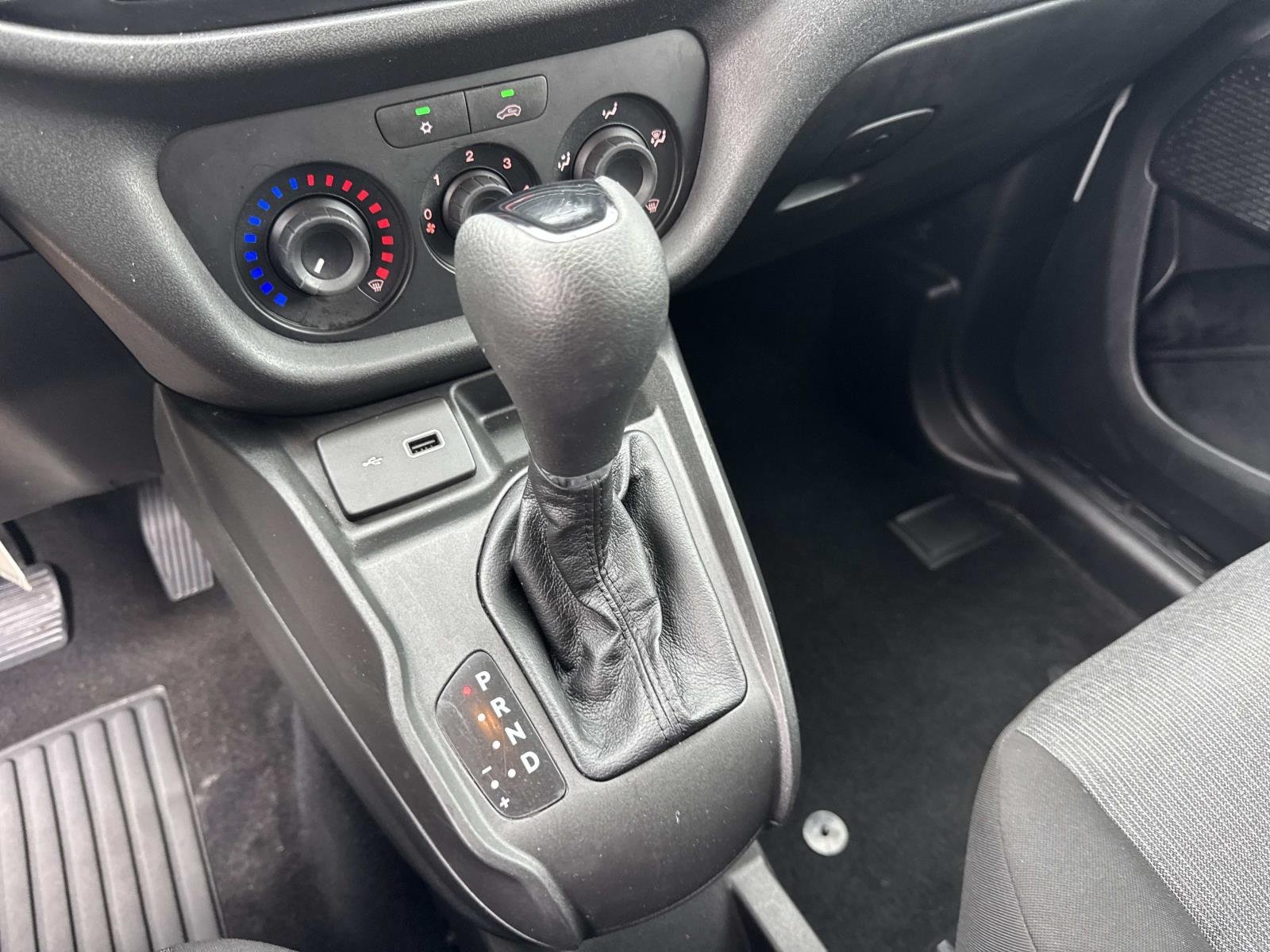 Used 2022 Bright White Ram Tradesman image 25