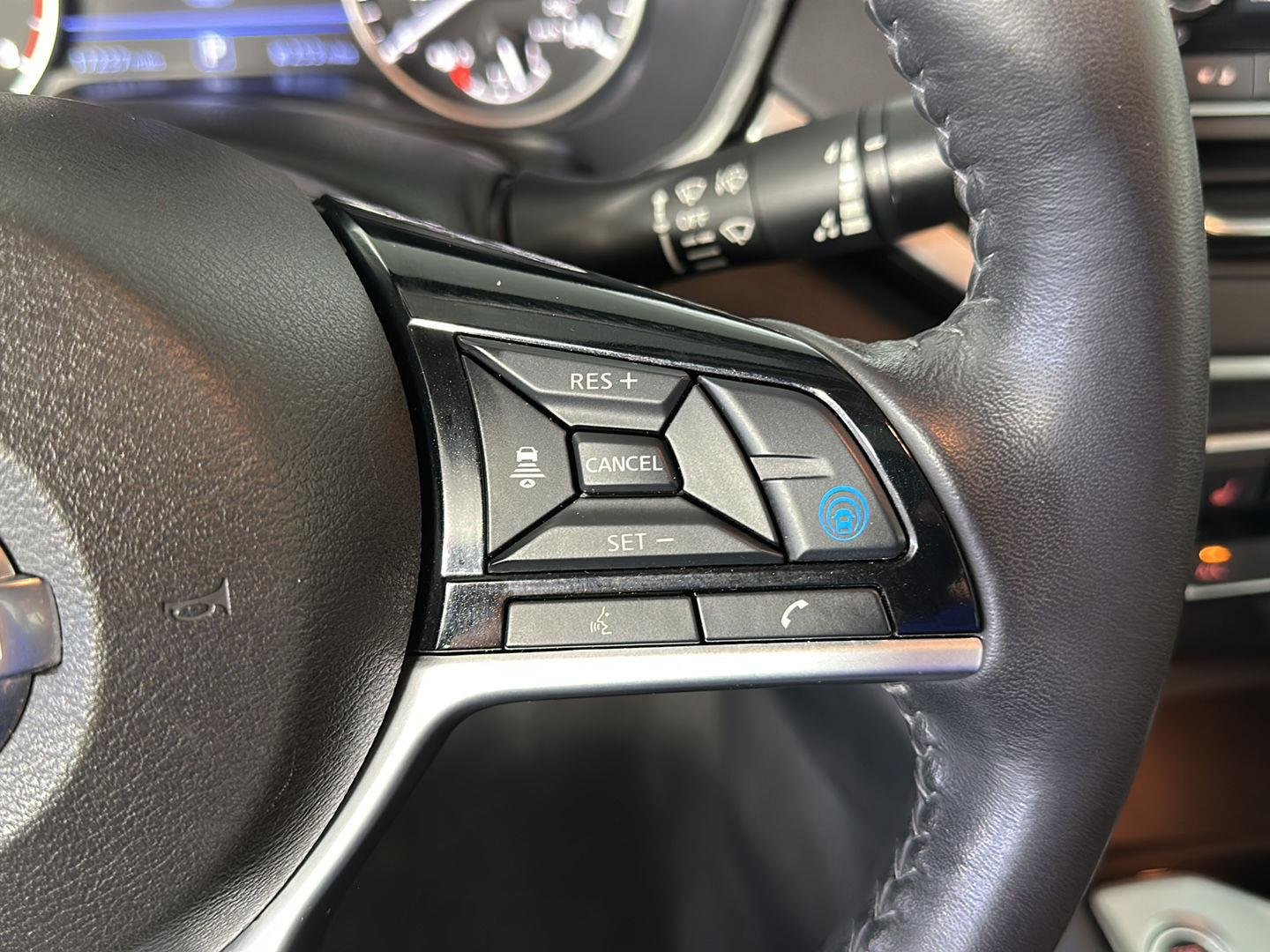 Used 2022 Super Black Nissan 2.5 SV image 19