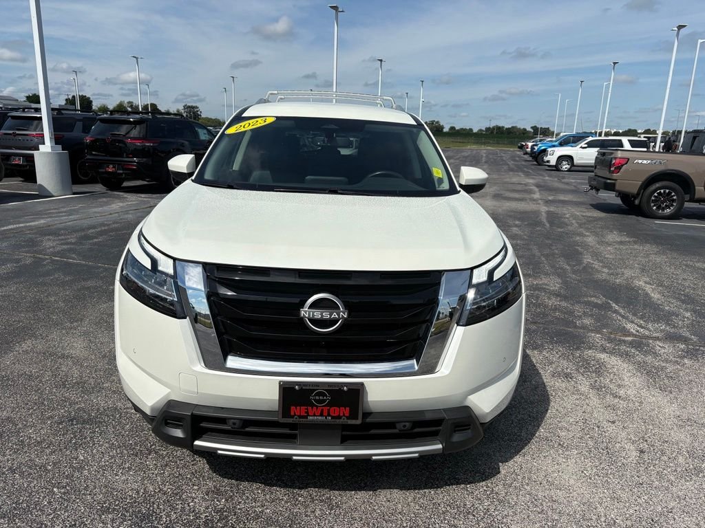 Used 2023 White Nissan SL image 12