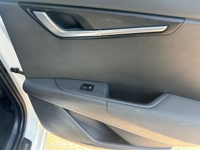 Used 2023 Snow White Pearl Kia Wave image 20