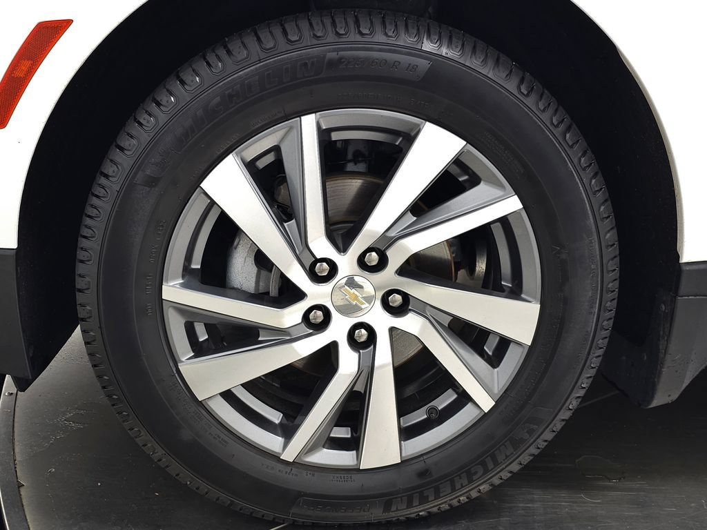 Used 2022 IRIDESCENT PEARL TRICOAT Chevrolet Premier image 12