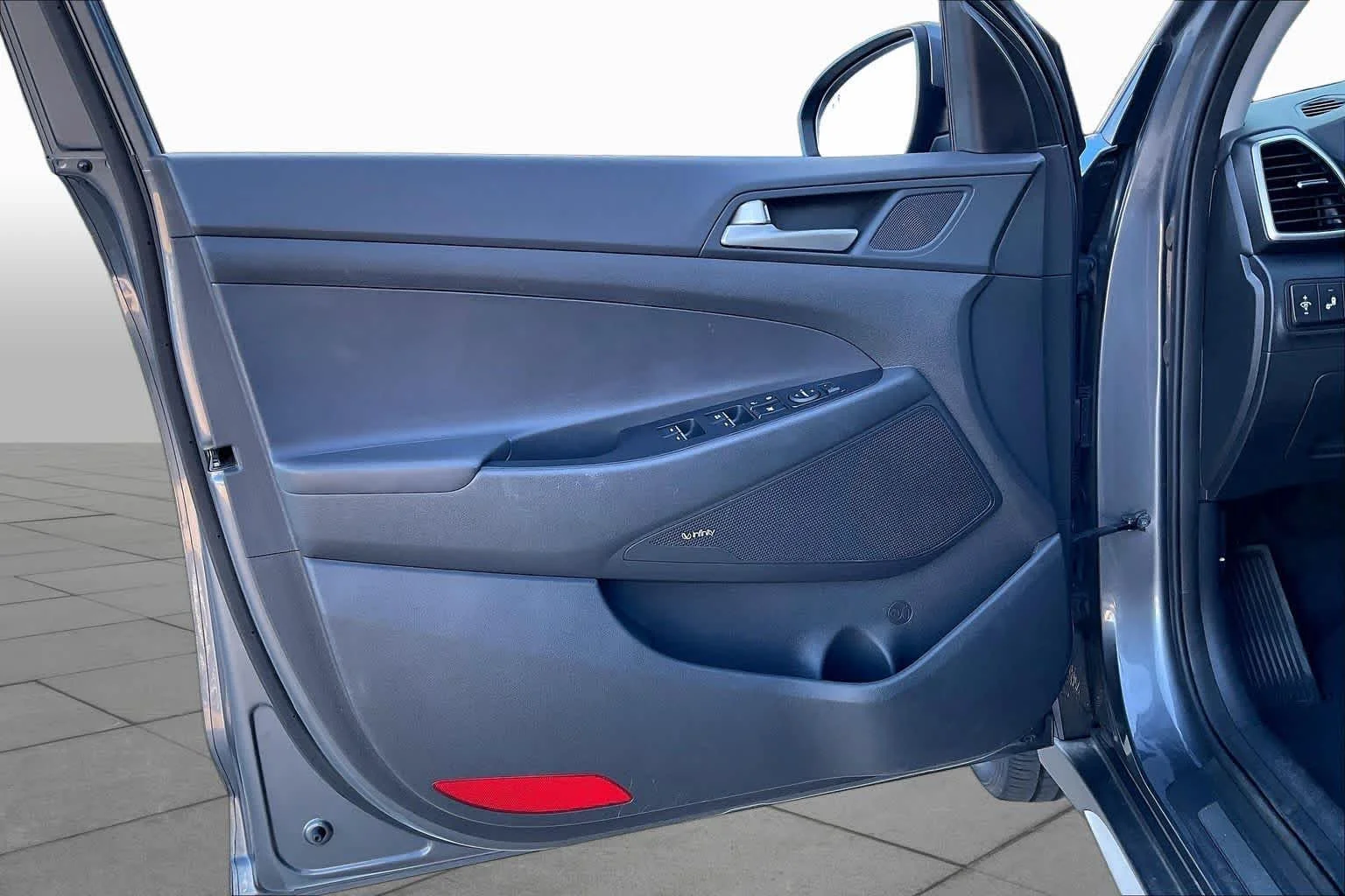 Used 2019 Coliseum Gray Hyundai Limited image 20