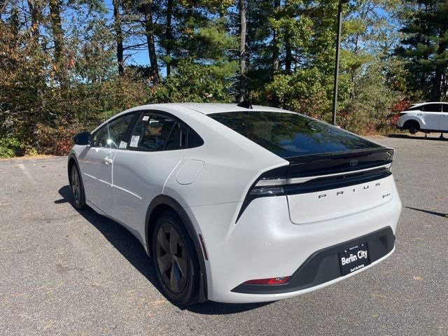 New 2026 Wind Chill Pearl <sup>1</sup> Toyota  SE image 7