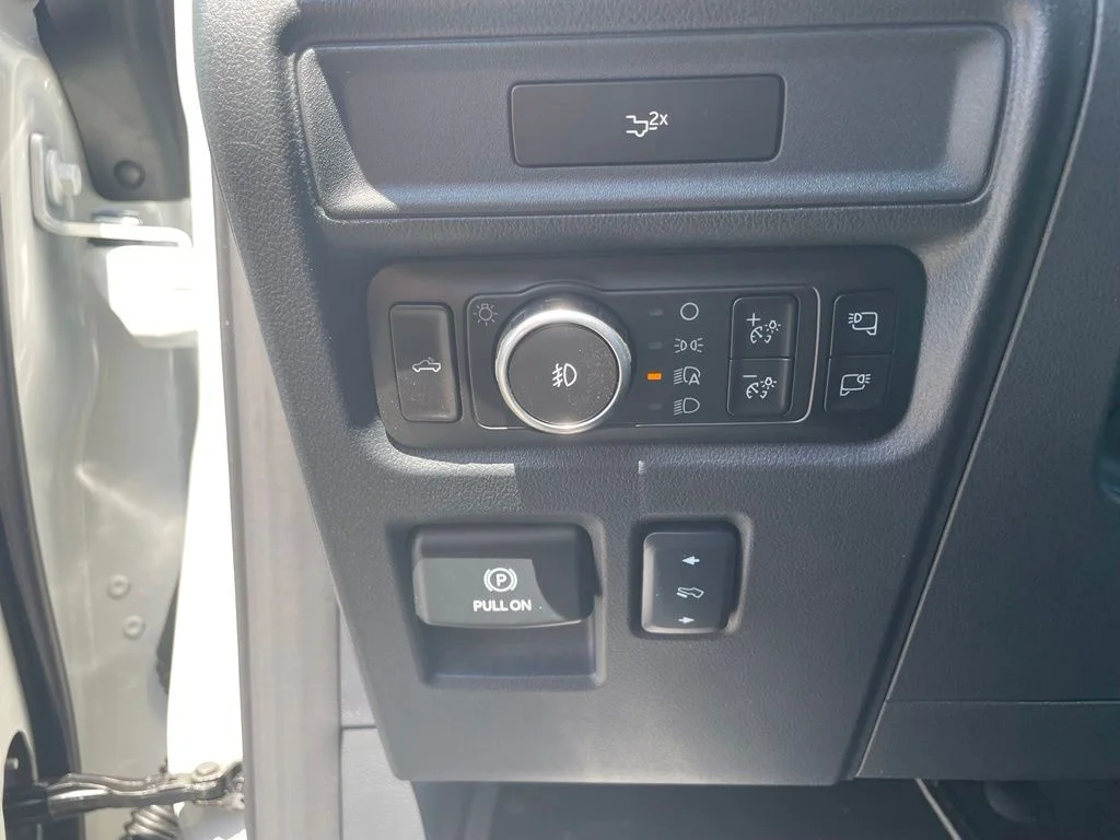 New 2026 Star White Metallic Tri-Coat Ford Lariat® image 11