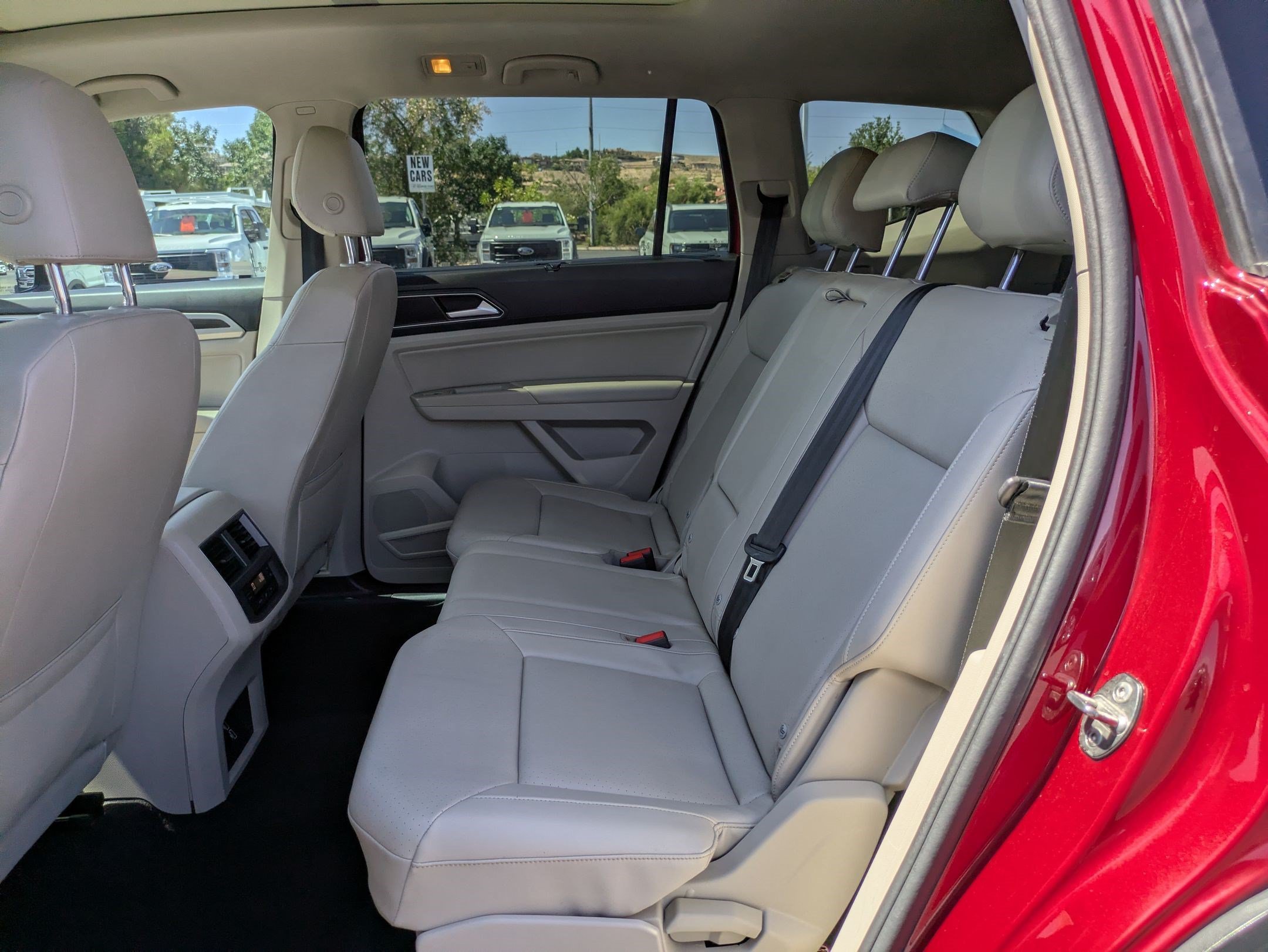 Used 2019 Fortana Red Metallic Volkswagen 3.6L V6 SE w/Technology R-Line image 25