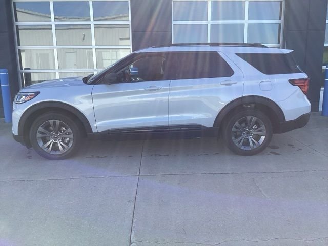 New 2026 Space White Metallic Ford Active image 2