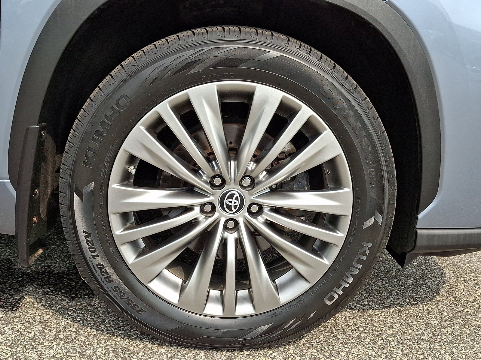 Used 2023 Moon Dust Toyota Platinum image 7