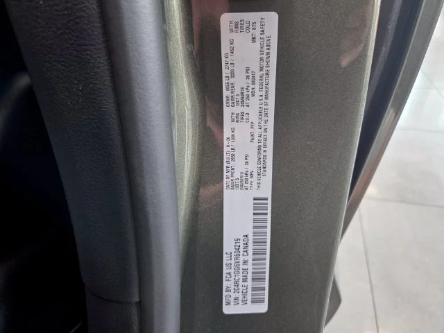 New 2027 Olive Green Pearl-Coat Exterior Paint Chrysler Limited image 18