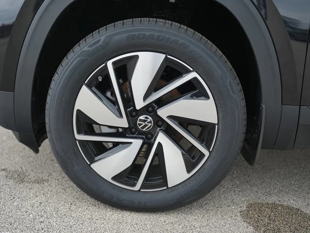 New 2026 Deep Black Pearl Volkswagen 2.0T SE W/TECHNOLOGY image 11