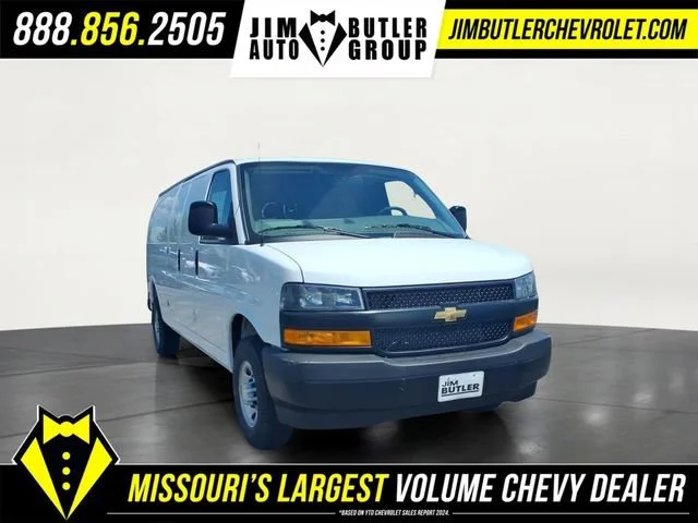 New 2026 Summit White Chevrolet WT image 20