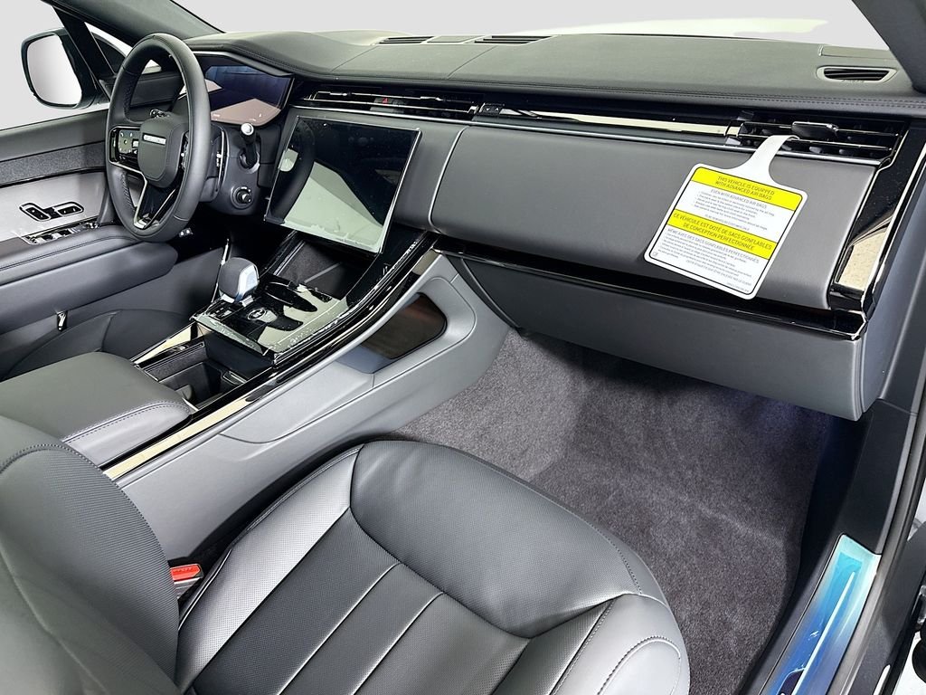 New 2026 Carpathian Grey Land Rover Dynamic SE image 17