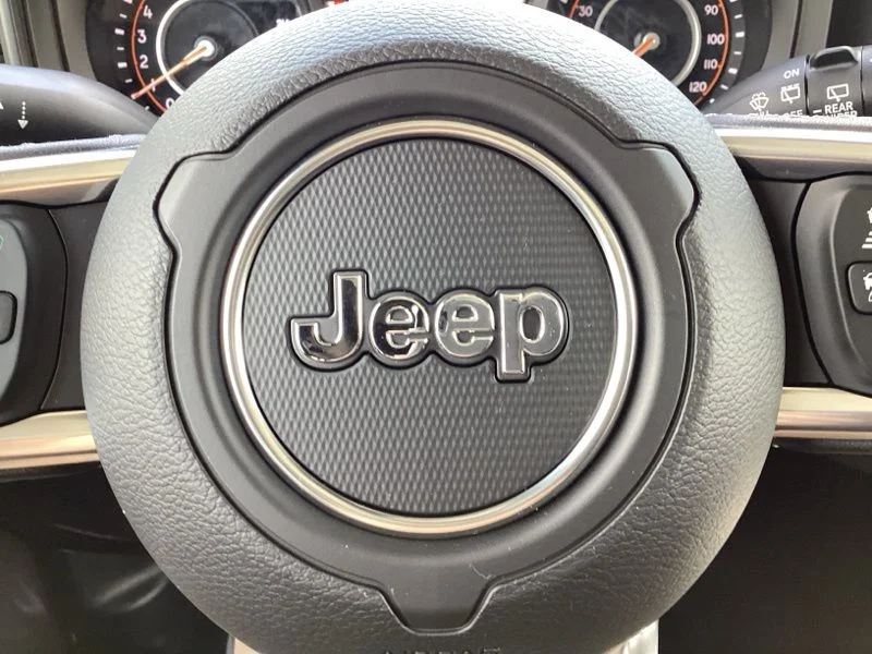 New 2026 Granite Crystal Metallic Clear-Coat Exterior Paint Jeep Sahara image 29