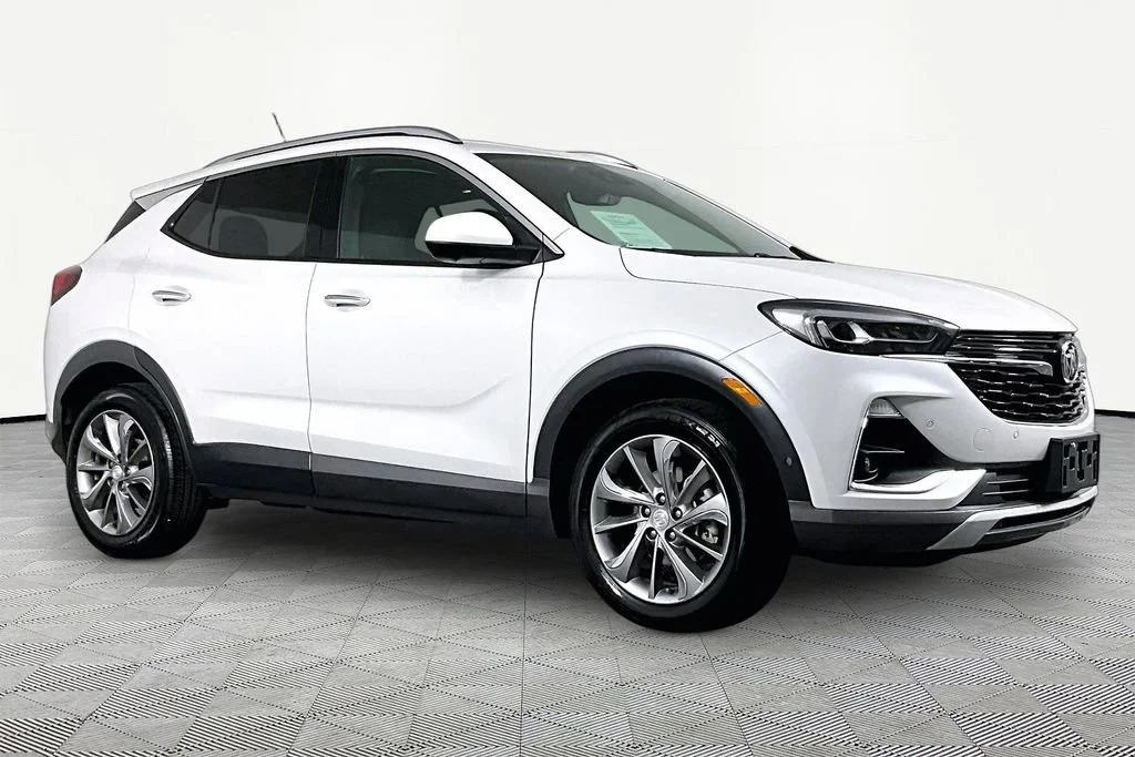 Certified Used 2022 White Frost Tricoat Buick Essence image 3
