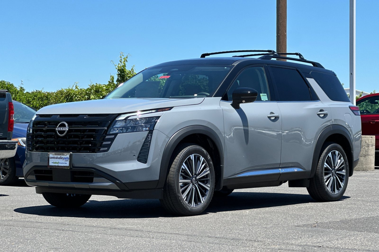 New 2026 Boulder Gray Pearl/Super Black Nissan Platinum image 8