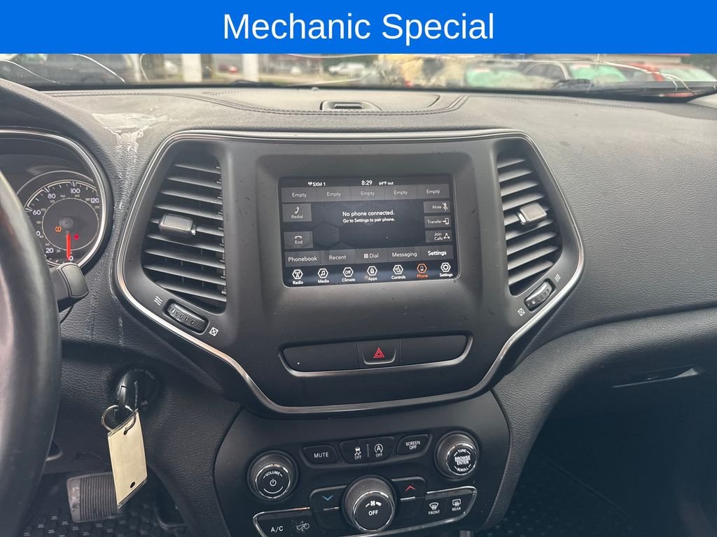 Used 2019 Green Jeep Latitude image 18