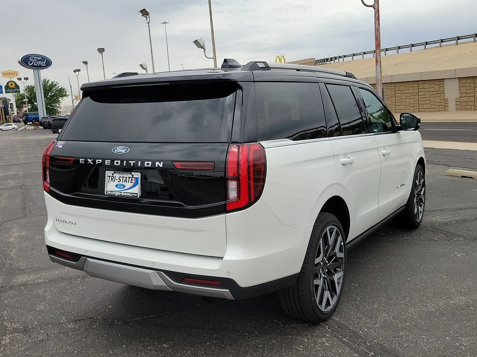 New 2026 Star White Metallic Tri-Coat Ford Platinum&reg; image 4