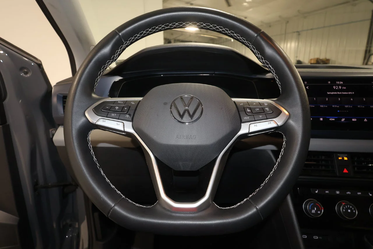 Used 2023 Gray Volkswagen 1.5T SE image 10