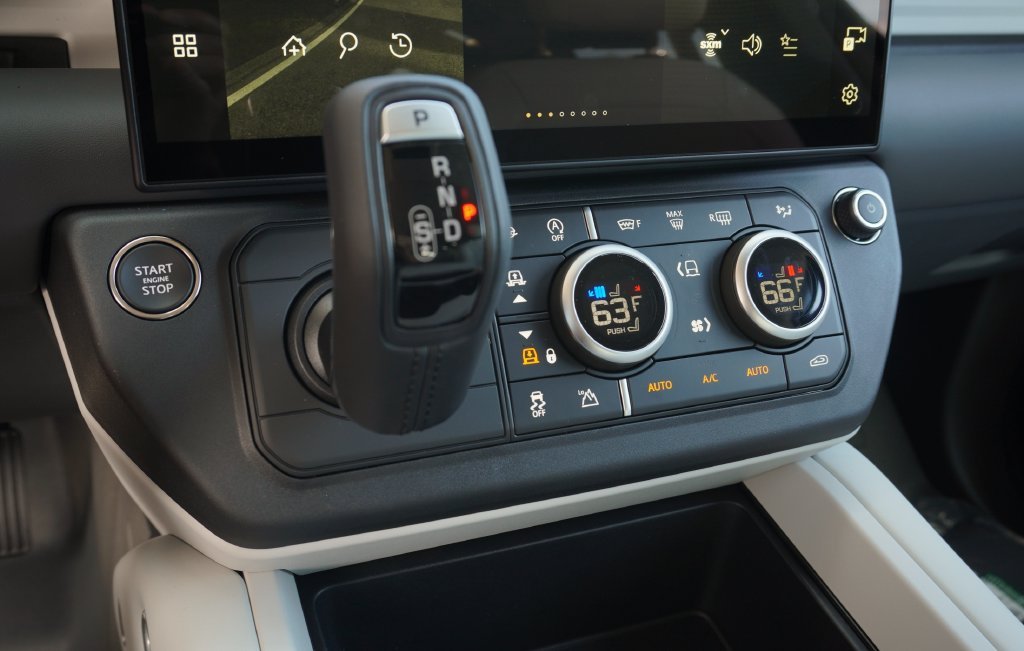 New 2026 Carpathian Grey Land Rover X-Dynamic SE image 26