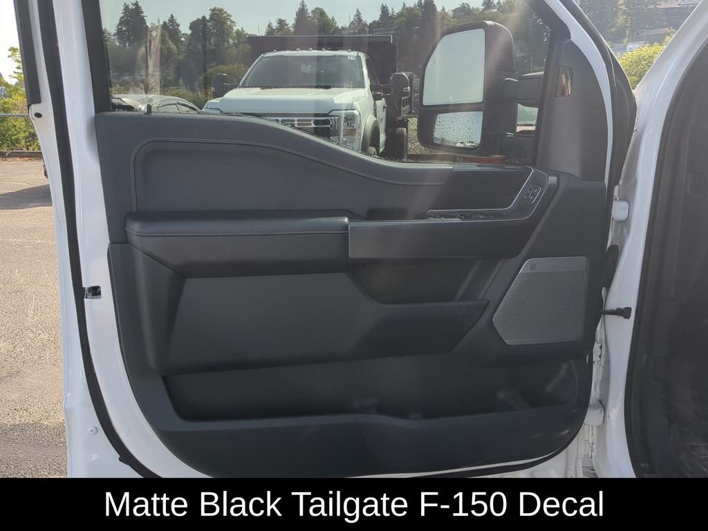 Used 2025  Ford Lariat image 13