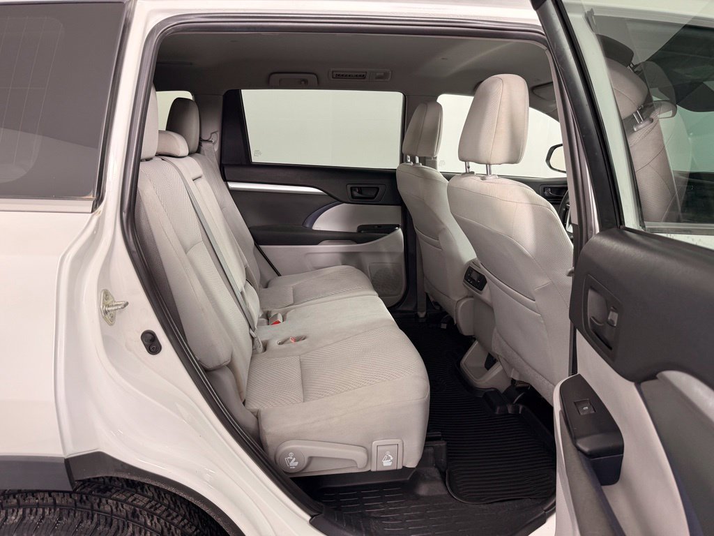 Used 2019 White Toyota LE image 20